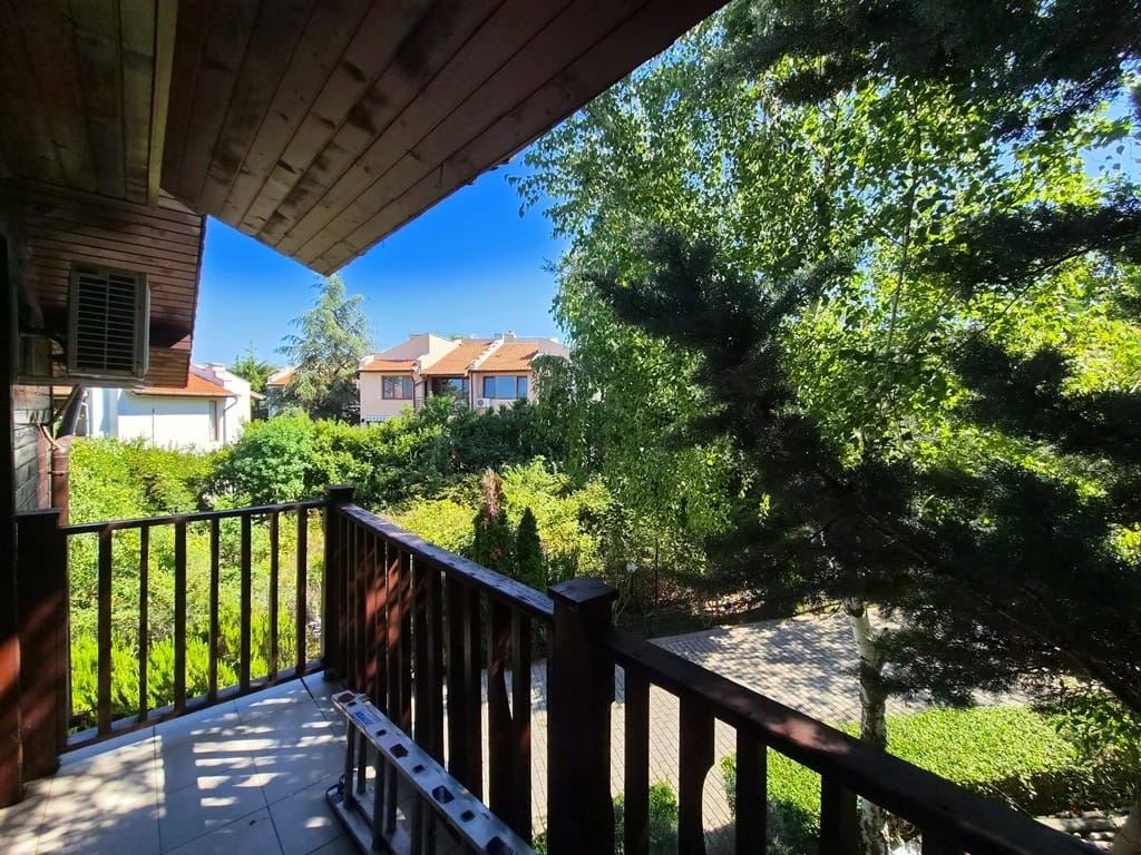 Geräumiges Townhouse in einer Boutique-Wohnanlage – vollständig möbliert, nahe am Meer und mit niedrigen Betriebskosten