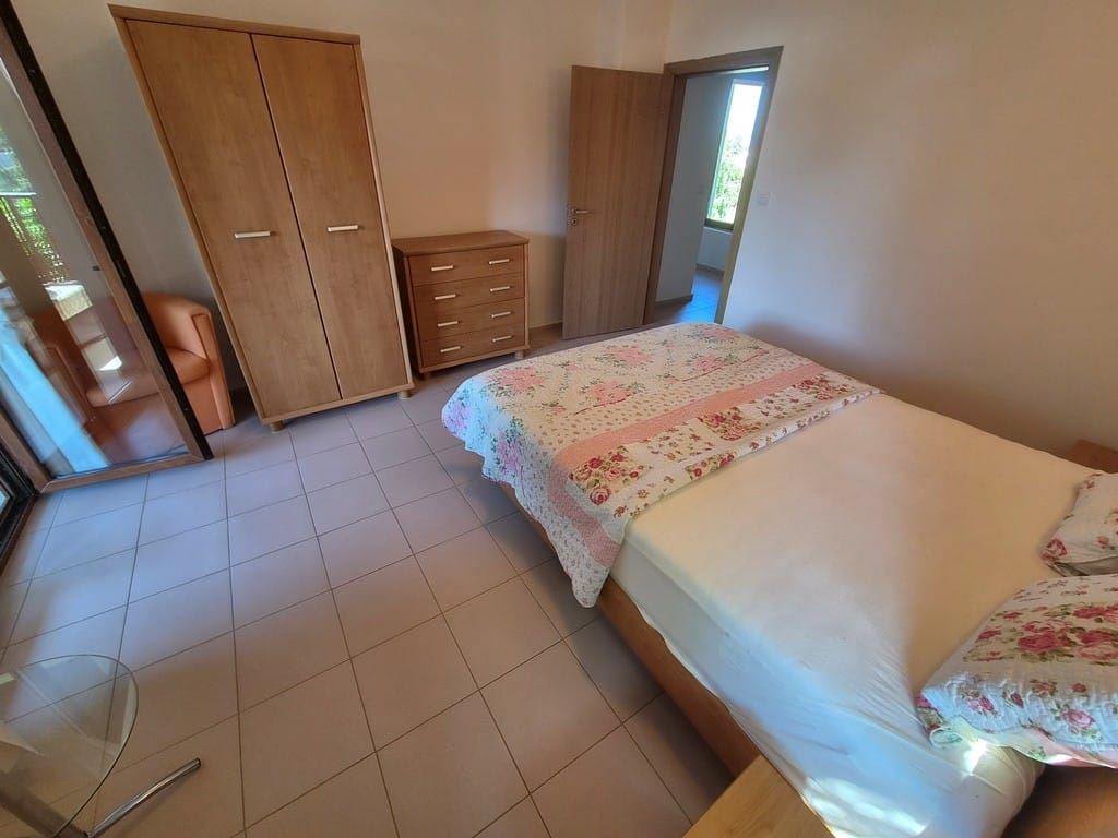 Geräumiges Townhouse in einer Boutique-Wohnanlage – vollständig möbliert, nahe am Meer und mit niedrigen Betriebskosten