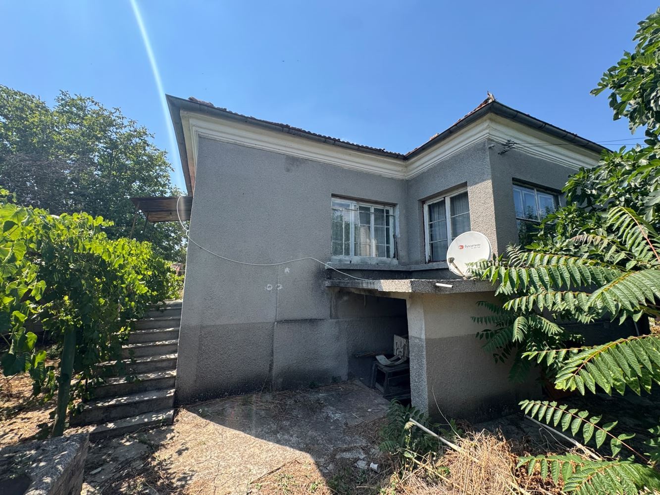 Einstöckiges Haus mit großem Grundstück und Garage im Dorf Smolnik, Region Burgas – Ruhe und die Möglichkeit für ein neues Zuhause