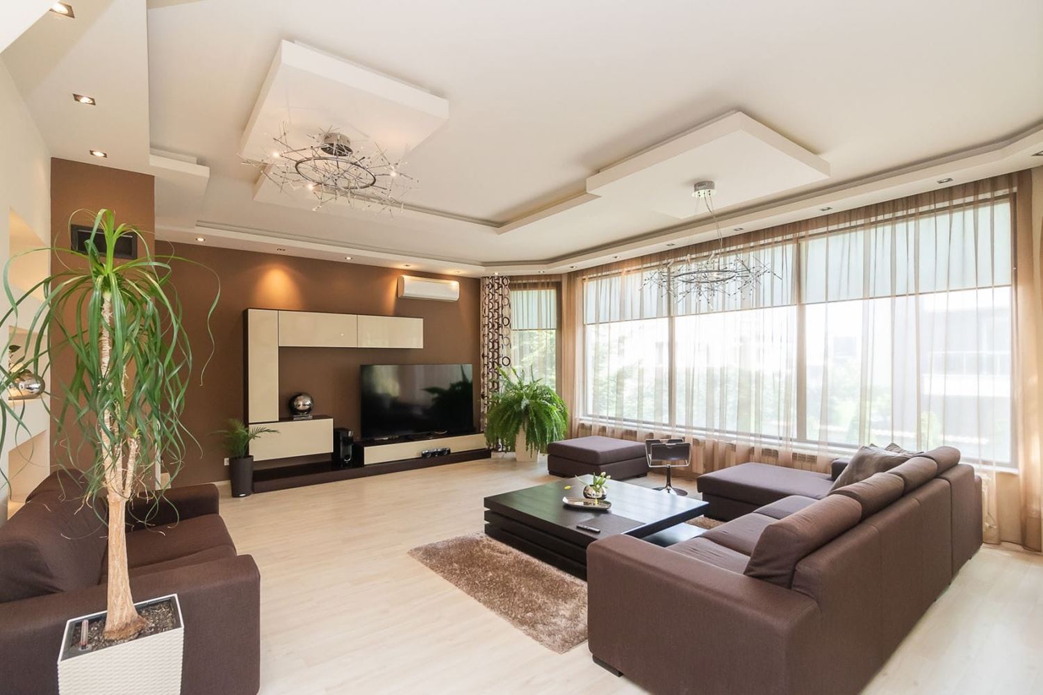 Luxuriöses Haus mit Swimmingpool, großzügigem Garten und beeindruckender Ausstattung in Varna