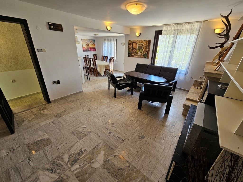 Geräumiges Einfamilienhaus mit Panoramablick in Kosharitsa