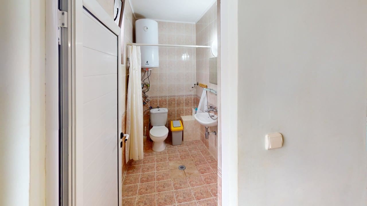 Zweigeschossiges Haus im Dorf Poroy – Ruhe, Raum und Komfort in Meeresnähe