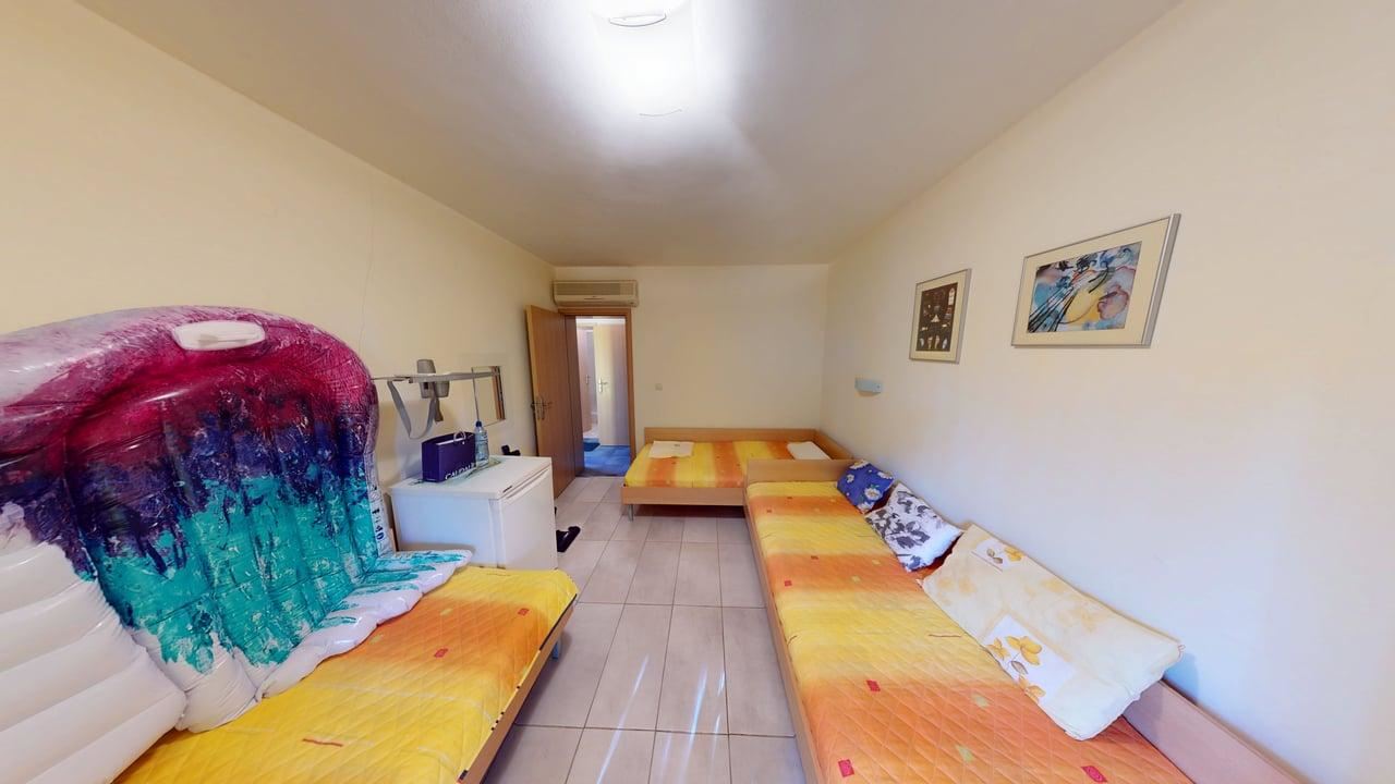 Panoramahaus auf vier Etagen mit 8 Schlafzimmern und Meerblick im Ferienort Sonnenstrand – ohne Wartungsgebühr