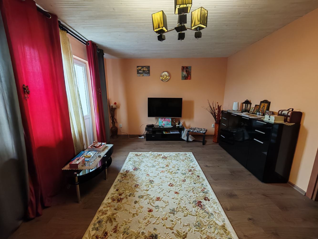 Freistehendes zweistöckiges Haus mit großem Garten und Weinberg im Dorf Poroy – Raum, Komfort und Ruhe