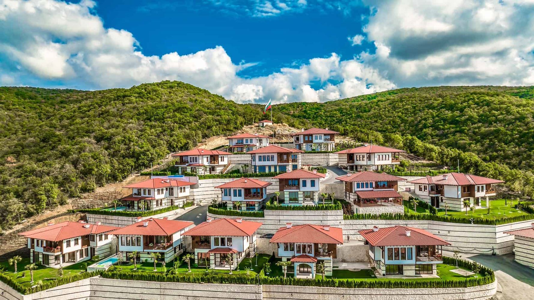 Einzigartiges Doppelhaus in einer Öko-Anlage in Sveti Vlas – Meerblick, Natur und authentischer bulgarischer Stil