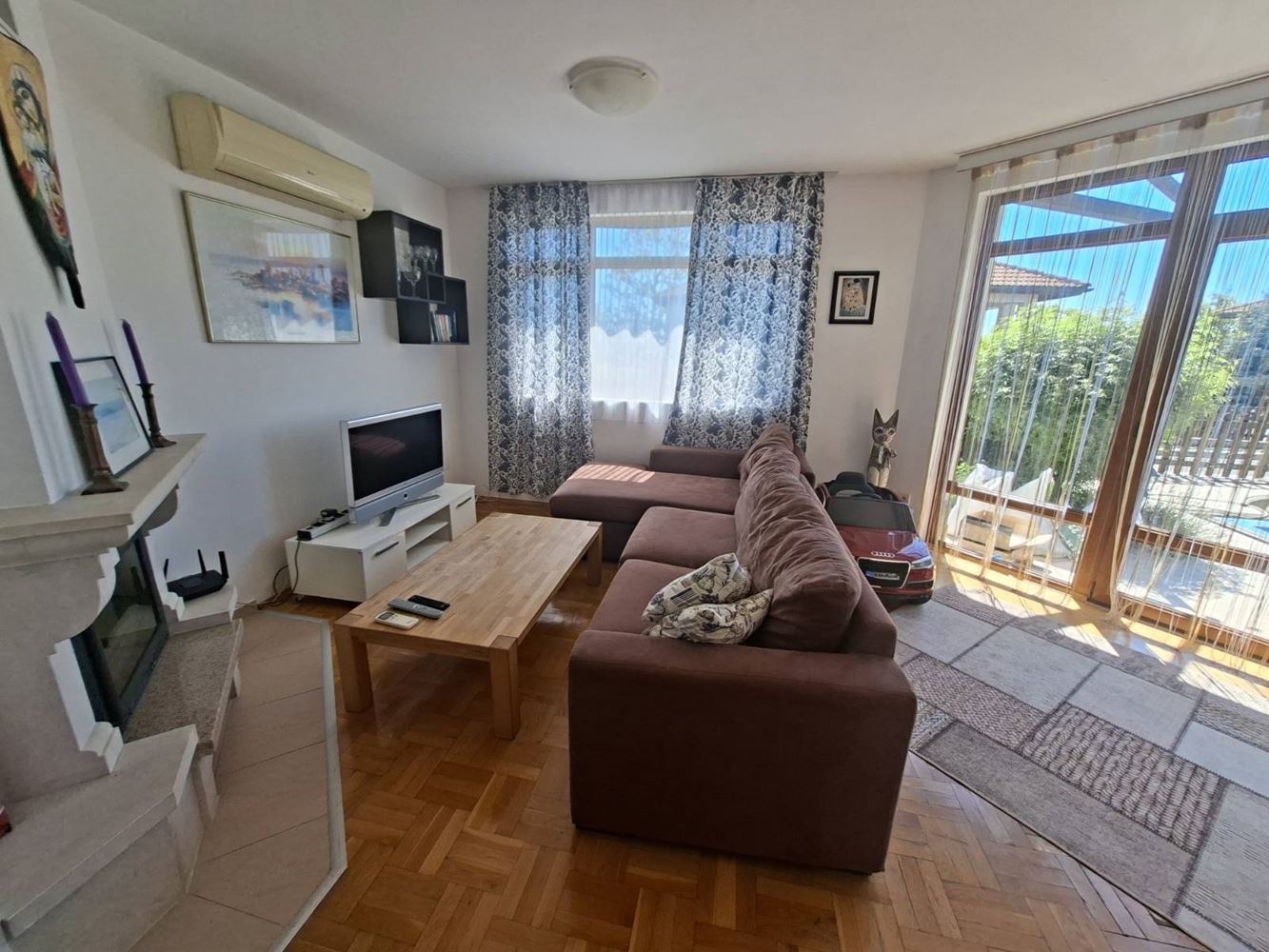 Zweistöckiges Haus mit Meerblick, eigenem Garten und Stellplatz in einer geschlossenen Wohnanlage