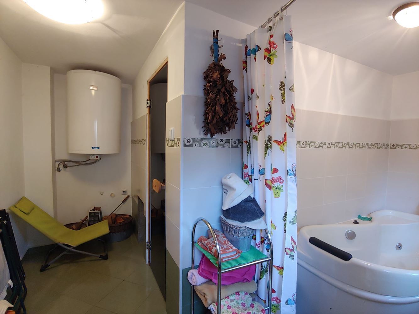 Geräumiges zweistöckiges Haus mit großem Grundstück, Kamin, Sauna und Whirlpool im Dorf Drachevo