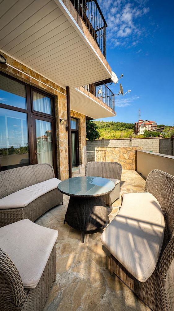 Luxuriöses zweistöckiges Haus mit Panoramablick auf das Meer oberhalb von Sonnenstrand – großzügiger Raum, Ruhe und Leben am Meer
