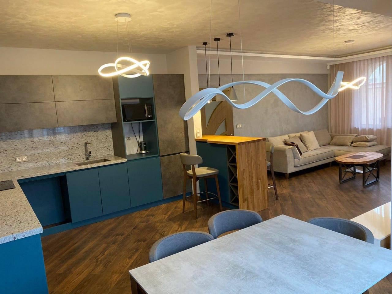 Modernes Haus im Zentrum von Ravda – luxuriöses bezugsfertiges Zuhause mit ausgezeichneter Lage und eigenem Grundstück