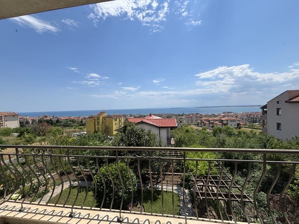 Freistehendes Haus mit Panoramablick auf das Meer und eigenem Garten in Sveti Vlas