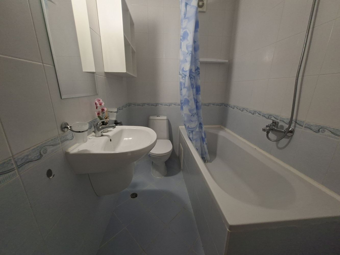 Zweistöckiges Haus mit Meerblick, eigenem Garten und Stellplatz in einer geschlossenen Wohnanlage