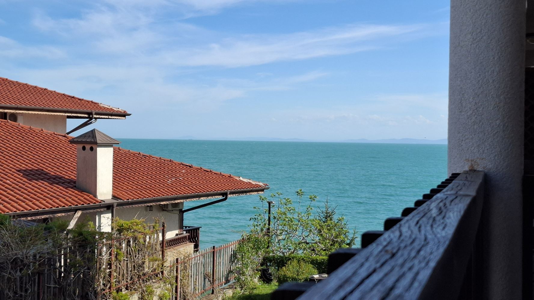 Luxuriöses dreistöckiges Townhouse nur 50 Meter vom Strand entfernt – brandneues Zuhause mit modernem Interieur und höchstem Komfort