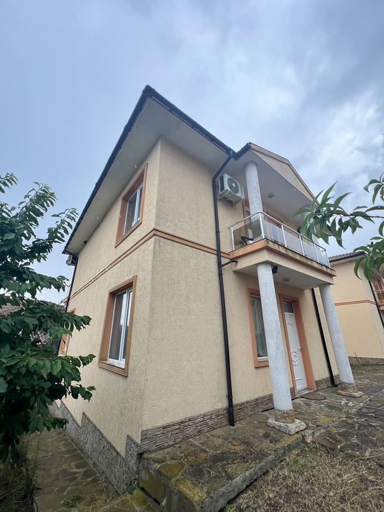 Freistehendes zweistöckiges Haus in Kableshkovo – vollständig möbliert und bezugsfertig