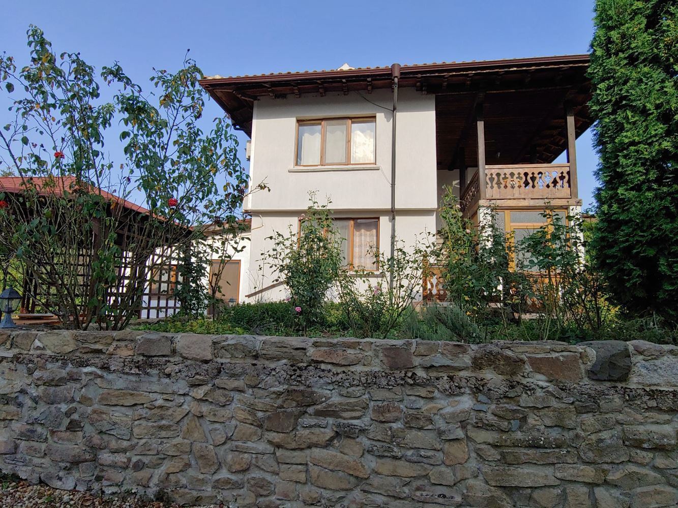 Geräumiges zweistöckiges Haus mit großem Grundstück, Kamin, Sauna und Whirlpool im Dorf Drachevo