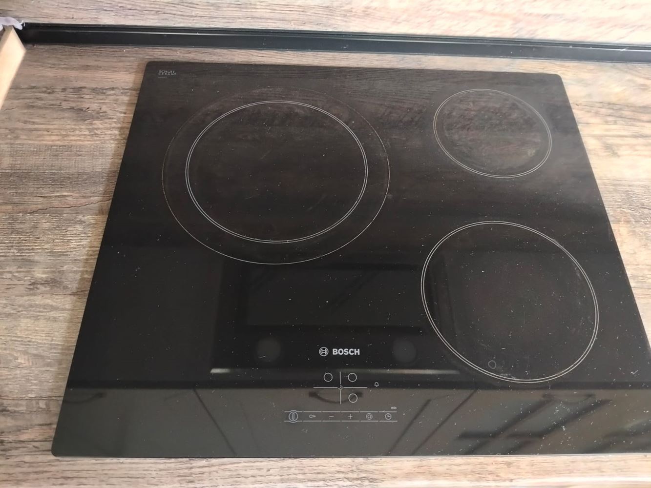 Geräumiges dreistöckiges Einfamilienhaus im Zentrum von Ravda – Komfort, Prestige und vollständige Unabhängigkeit