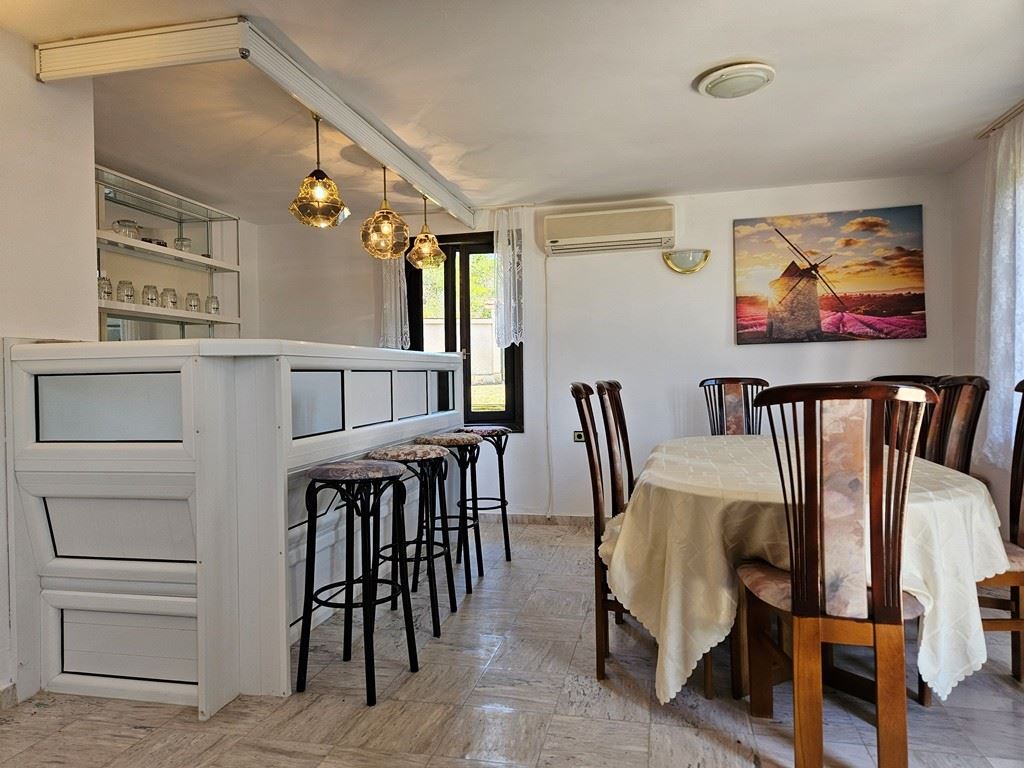 Geräumiges Einfamilienhaus mit Panoramablick in Kosharitsa