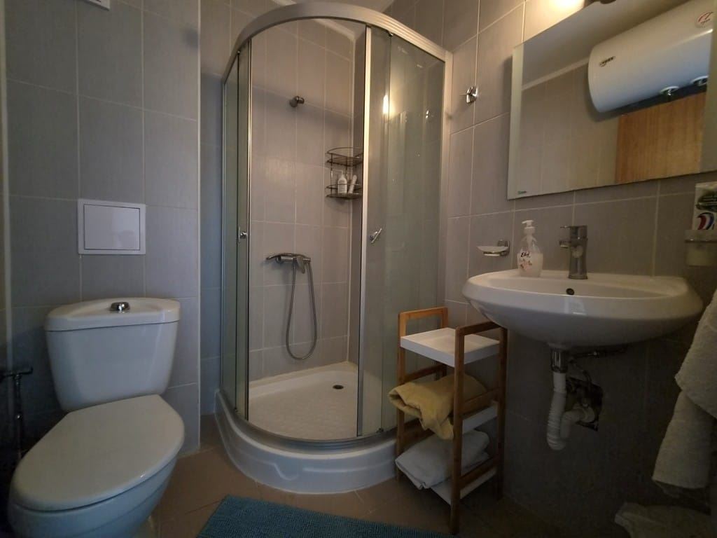 Geräumiges Townhouse in einer Boutique-Wohnanlage – vollständig möbliert, nahe am Meer und mit niedrigen Betriebskosten