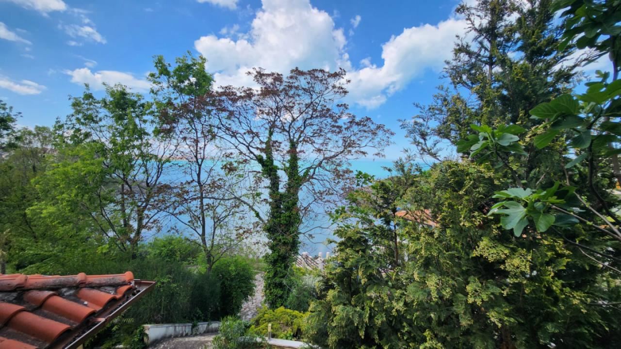 Wunderschönes dreistöckiges Haus in erster Meereslinie in Sosopol mit Panoramablick auf die Paradiesbucht