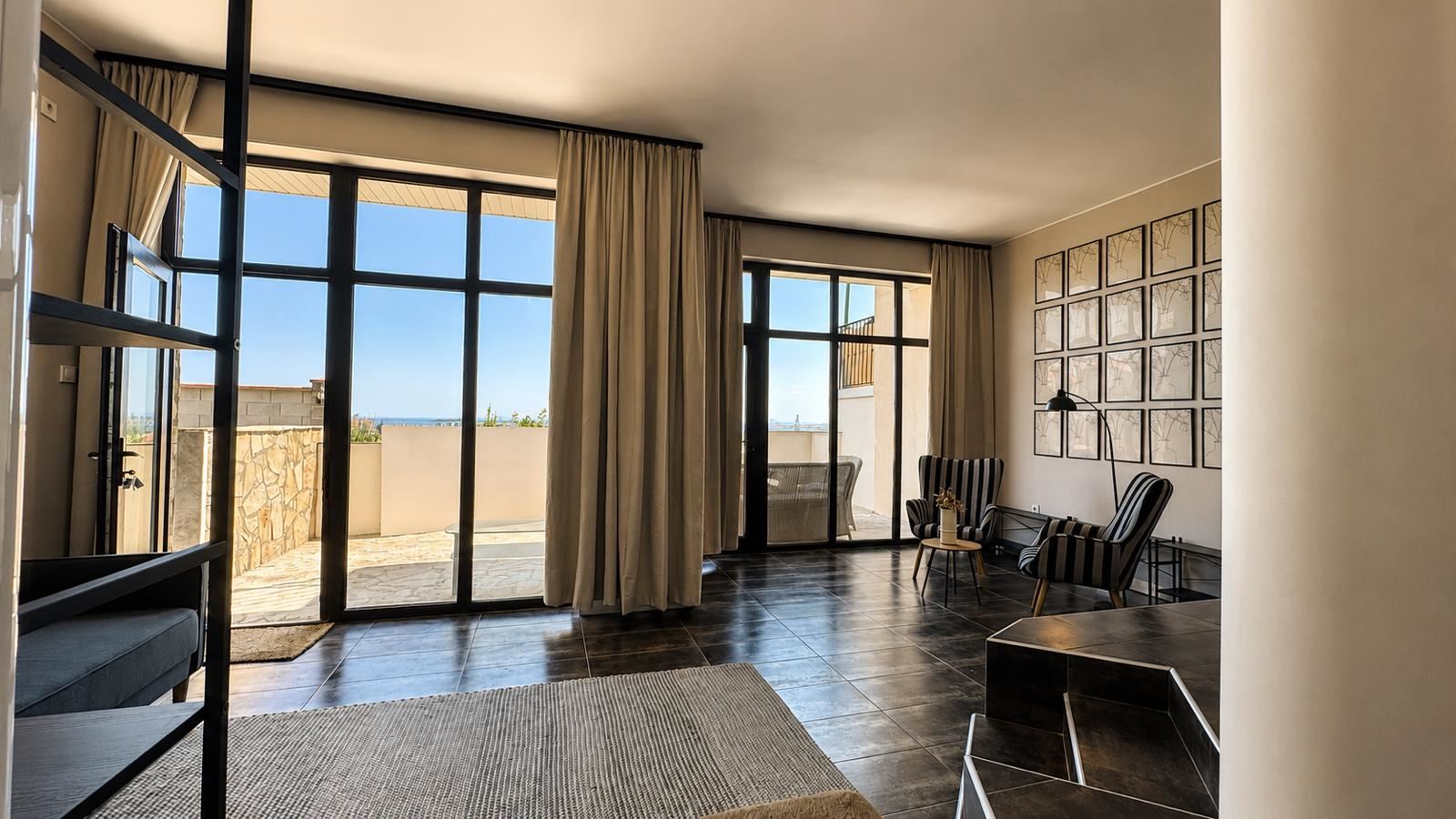 Luxuriöses zweistöckiges Haus mit Panoramablick auf das Meer oberhalb von Sonnenstrand – großzügiger Raum, Ruhe und Leben am Meer