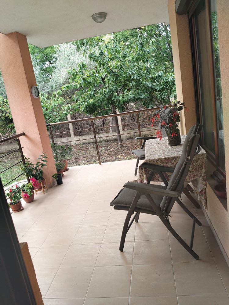 Geräumiges dreistöckiges Einfamilienhaus im Zentrum von Ravda – Komfort, Prestige und vollständige Unabhängigkeit