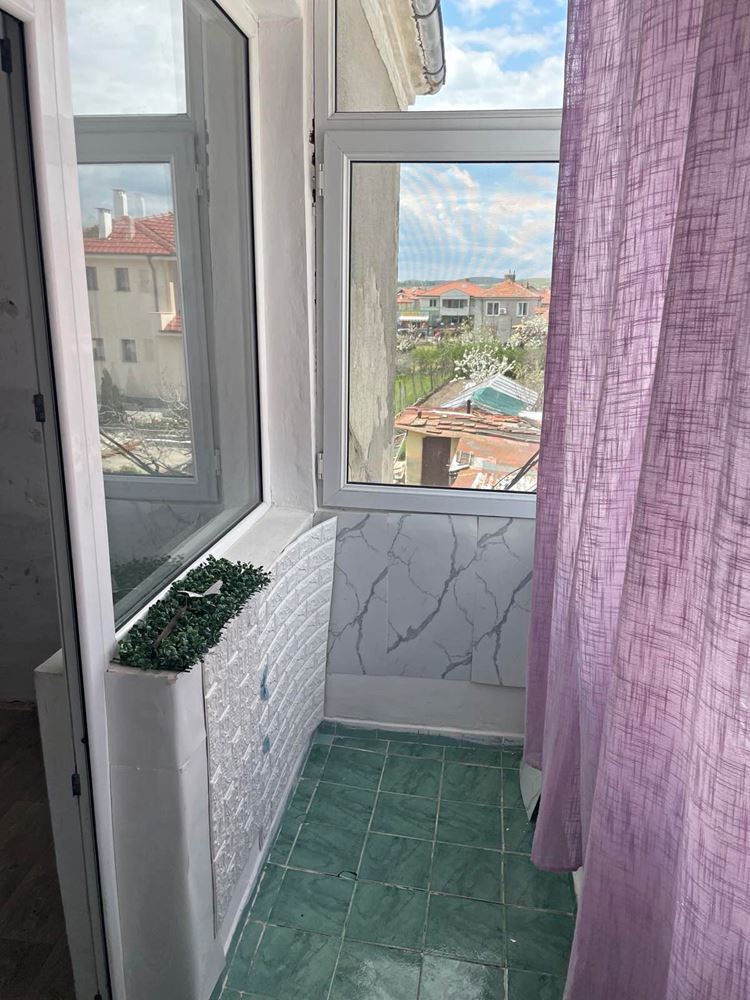 Eigenständiger Teil eines Hauses mit Hof in Burgas – Banevo, Großzügigkeit, Funktionalität und hervorragende Lage nahe den Mineralbädern