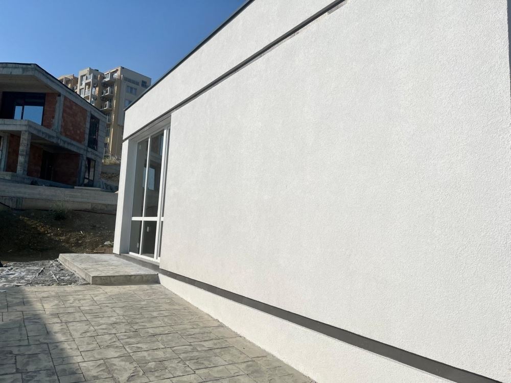 Bezugsfertiges einstöckiges Haus mit großem Grundstück und Meerblick in Sveti Vlas – ohne Wartungsgebühr