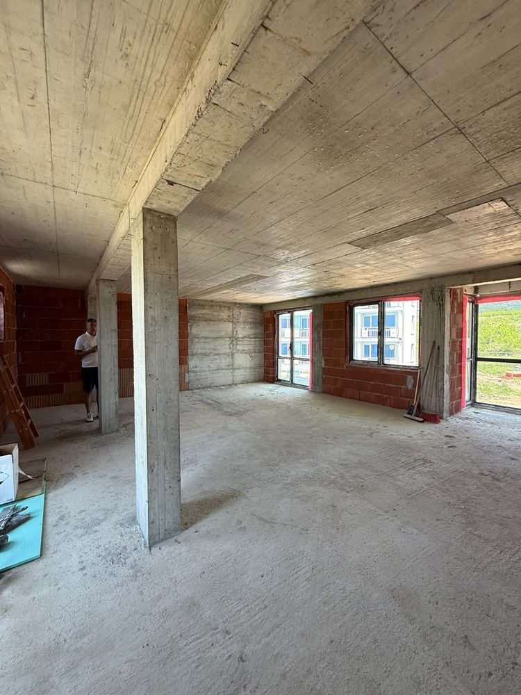 Luxuriöses geräumiges Haus mit Panoramaterrassen und eigenem Garten in einer modernen Anlage am Meer