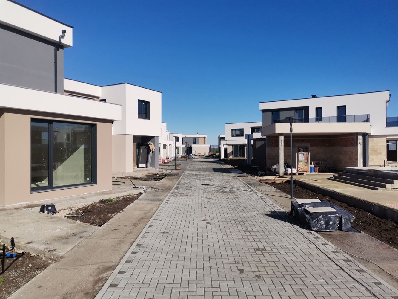 Modernes zweistöckiges Haus in einer geschlossenen Anlage zwischen Pomorie und Sarafovo – Komfort, Sicherheit und ganzjähriges Wohnen