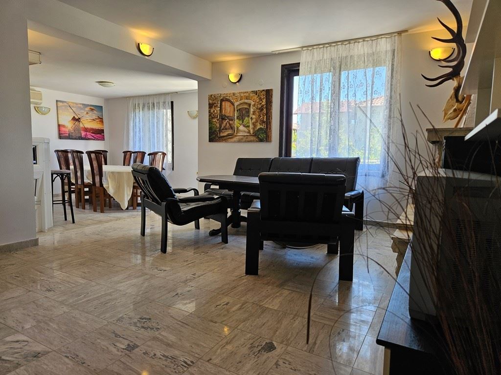 Geräumiges Einfamilienhaus mit Panoramablick in Kosharitsa