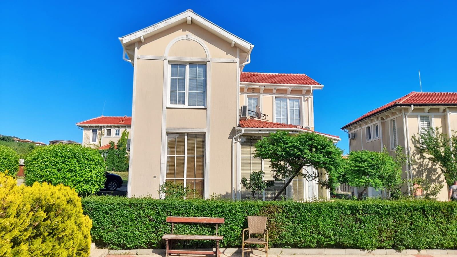 Freistehendes Haus mit Hof und Pool in der Villenzone von Sonnenstrand