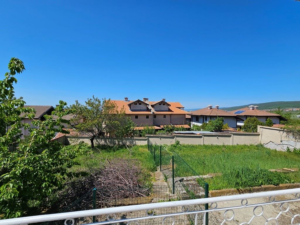 Geräumiges Einfamilienhaus mit Panoramablick in Kosharitsa