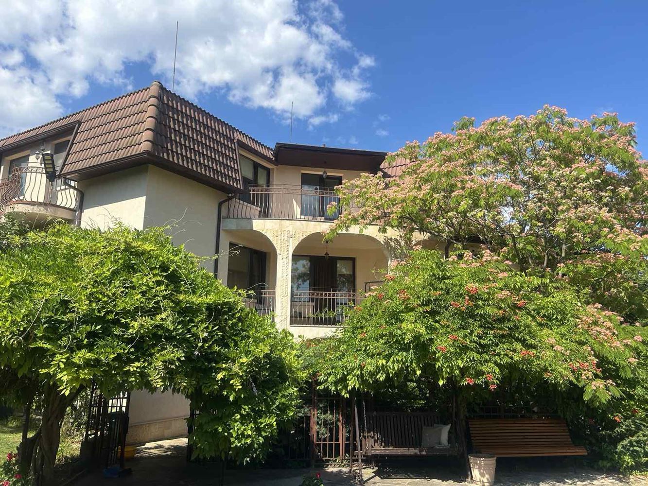 Luxuriöses Haus mit Swimmingpool, großzügigem Garten und beeindruckender Ausstattung in Varna