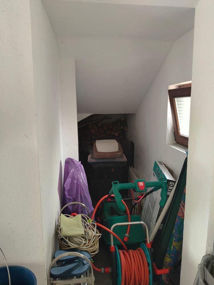 Geräumiges dreistöckiges Einfamilienhaus im Zentrum von Ravda – Komfort, Prestige und vollständige Unabhängigkeit