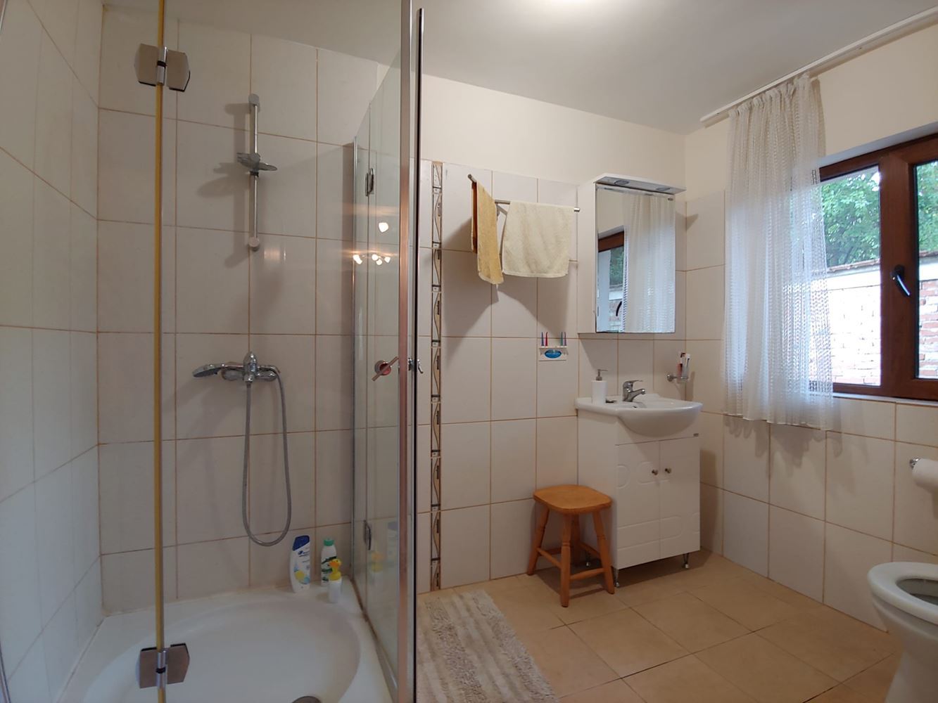 Geräumiges zweistöckiges Haus mit großem Grundstück, Kamin, Sauna und Whirlpool im Dorf Drachevo