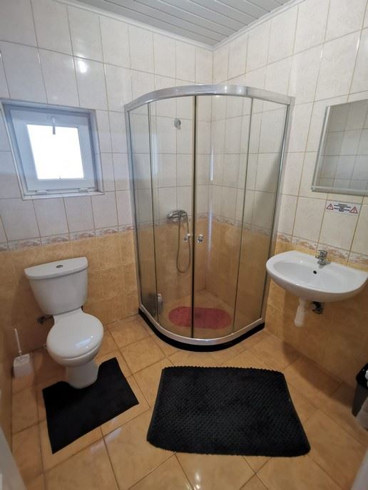 Geräumiges Einfamilienhaus mit Panoramablick in einem Öko-Komplex im Balkan-Gebirge