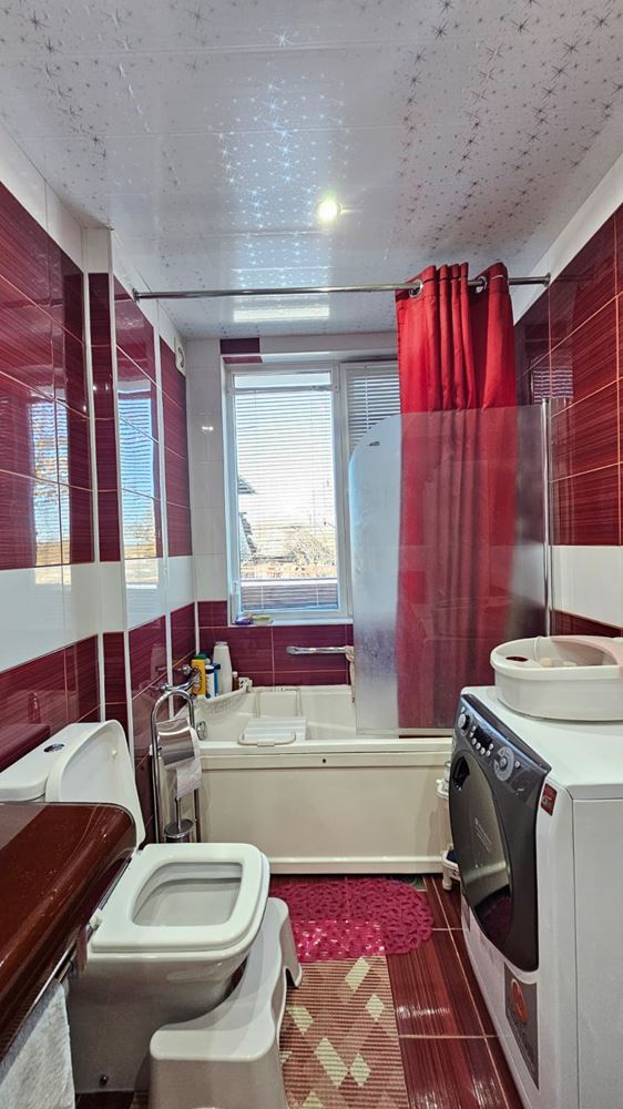 Ausgezeichnetes einstöckiges Haus mit Pool und großem Grundstück im Dorf Dyulevo