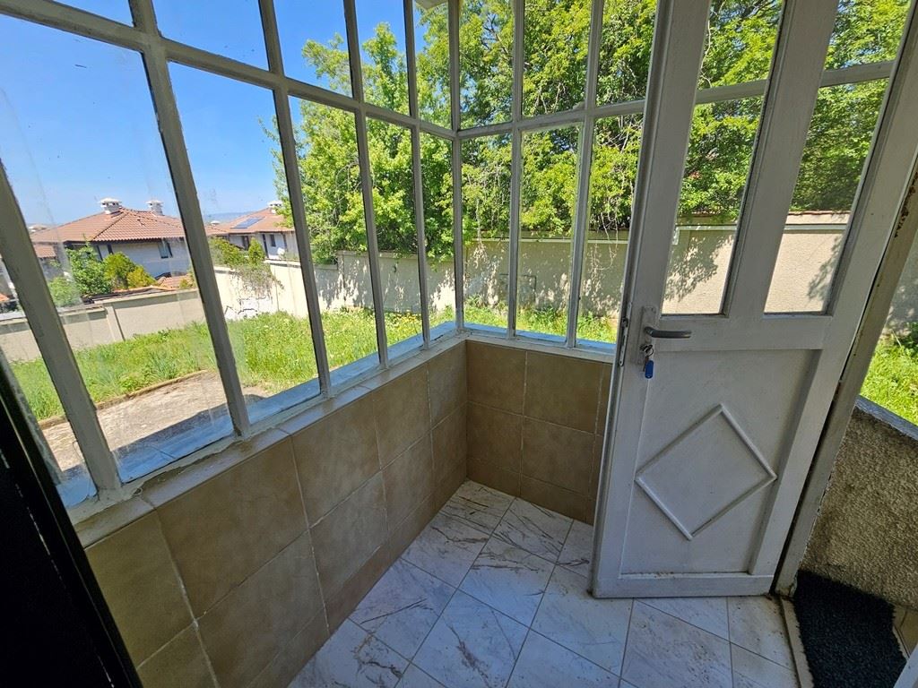 Geräumiges Einfamilienhaus mit Panoramablick in Kosharitsa