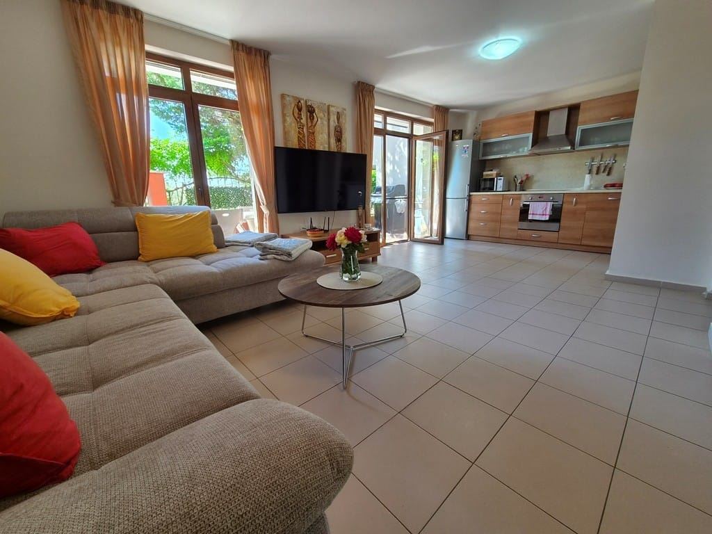 Geräumiges Townhouse in einer Boutique-Wohnanlage – vollständig möbliert, nahe am Meer und mit niedrigen Betriebskosten