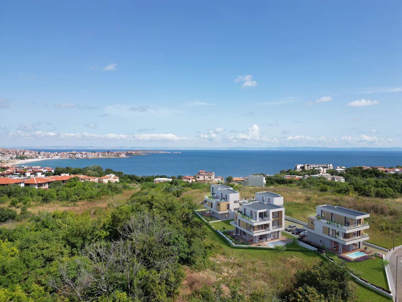 Freistehendes dreistöckiges Haus in einem Boutique-Komplex luxuriöser Häuser mit Meerblick in Budzhaka – Sozopol