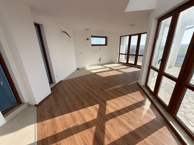 Luxuriöses zweistöckiges Haus mit Meerblick in Aheloy