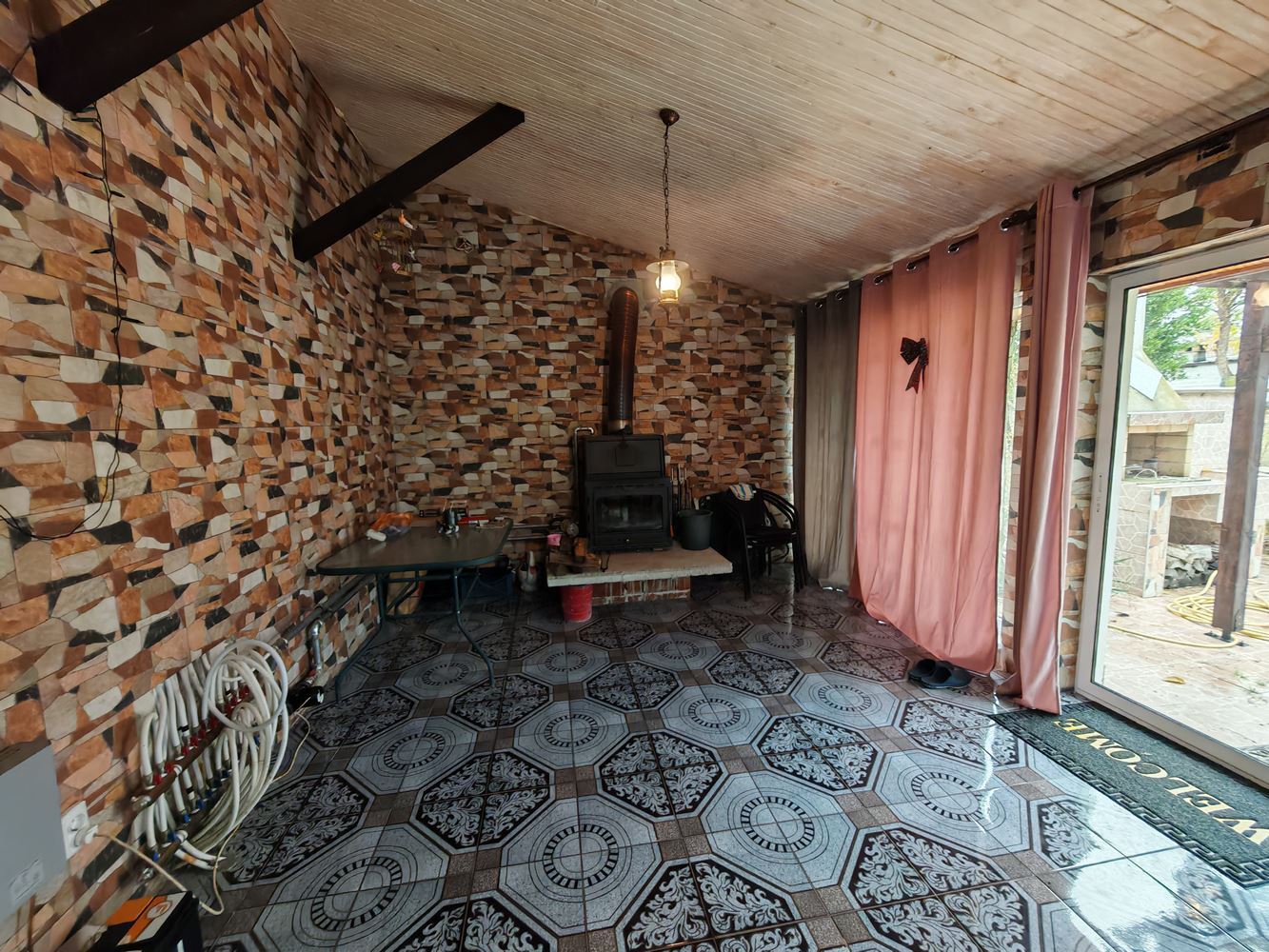 Freistehendes zweistöckiges Haus mit großem Garten und Weinberg im Dorf Poroy – Raum, Komfort und Ruhe
