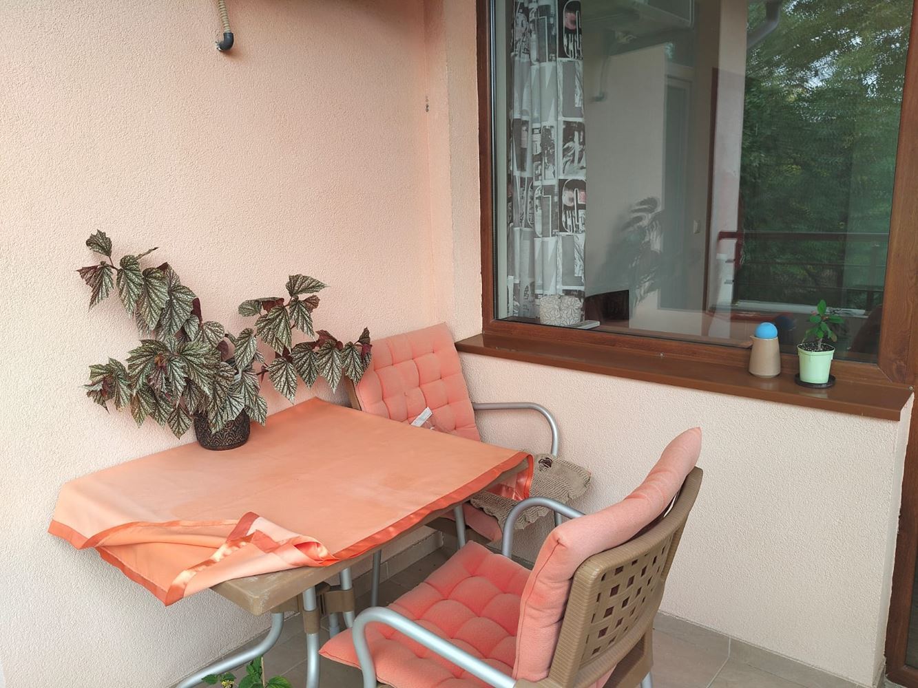 Geräumiges dreistöckiges Einfamilienhaus im Zentrum von Ravda – Komfort, Prestige und vollständige Unabhängigkeit