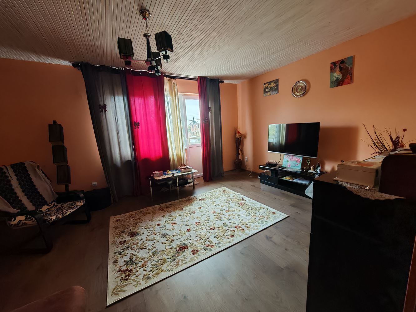 Freistehendes zweistöckiges Haus mit großem Garten und Weinberg im Dorf Poroy – Raum, Komfort und Ruhe