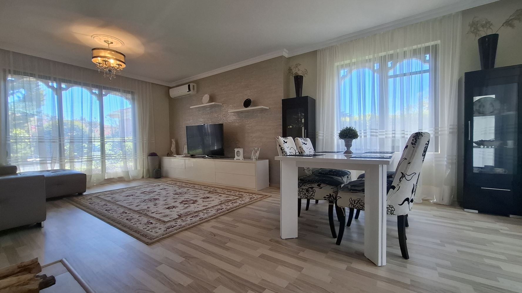 Luxuriöses zweistöckiges Haus in einer prestigeträchtigen Anlage in Pomorie