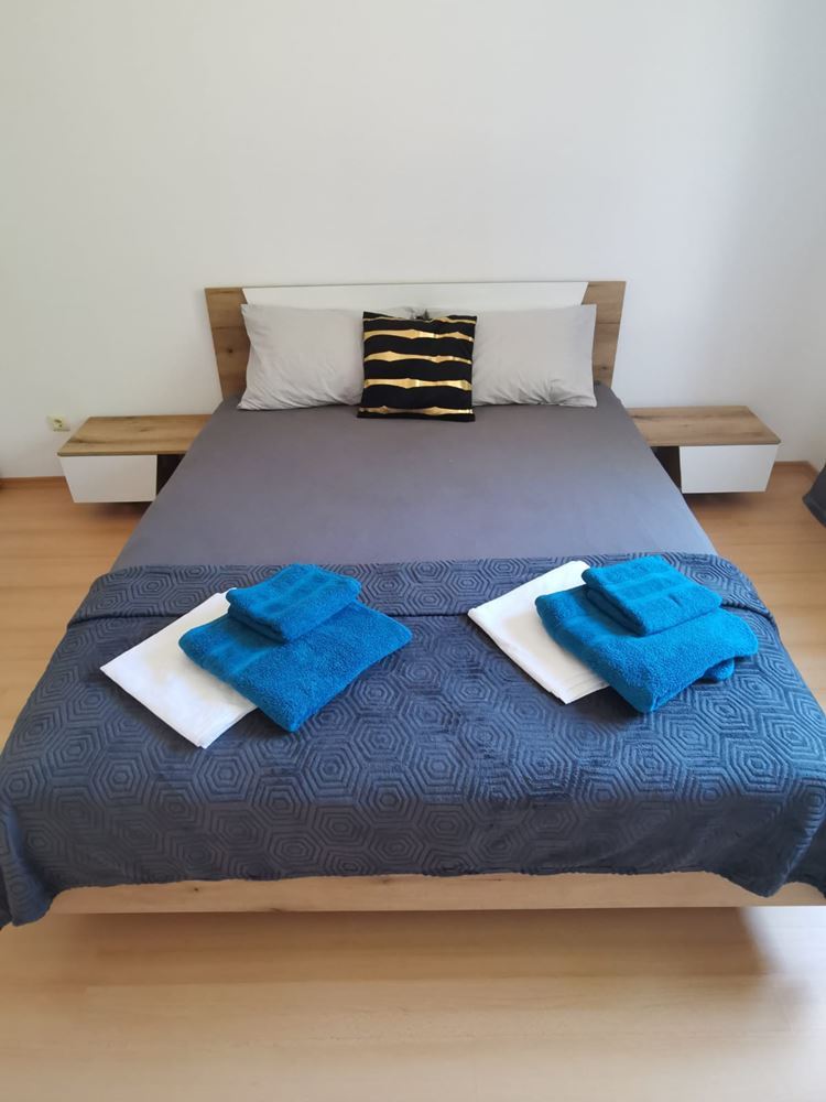 Geräumiges Einfamilienhaus mit Panoramablick in einem Öko-Komplex im Balkan-Gebirge