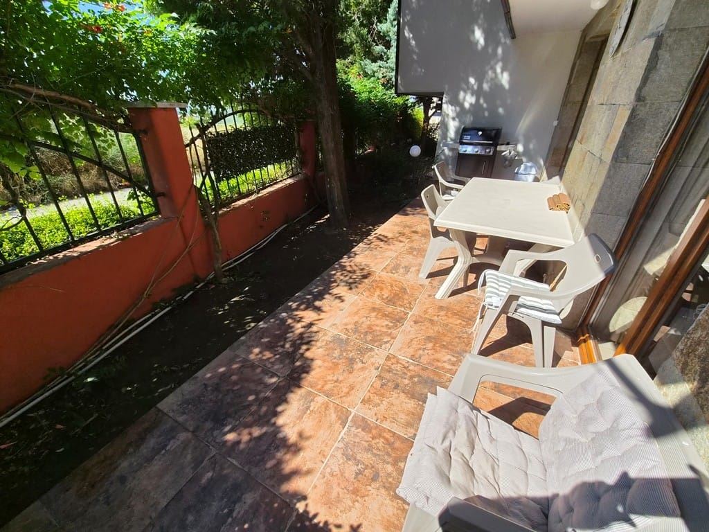 Geräumiges Townhouse in einer Boutique-Wohnanlage – vollständig möbliert, nahe am Meer und mit niedrigen Betriebskosten