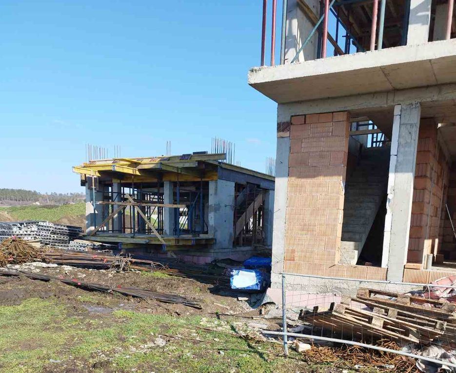 Modernes Haus mit fünf Zimmern und 400 m² Grundstück, drei Schlafzimmern und ohne Instandhaltungsgebühr in Vetren, Burgas