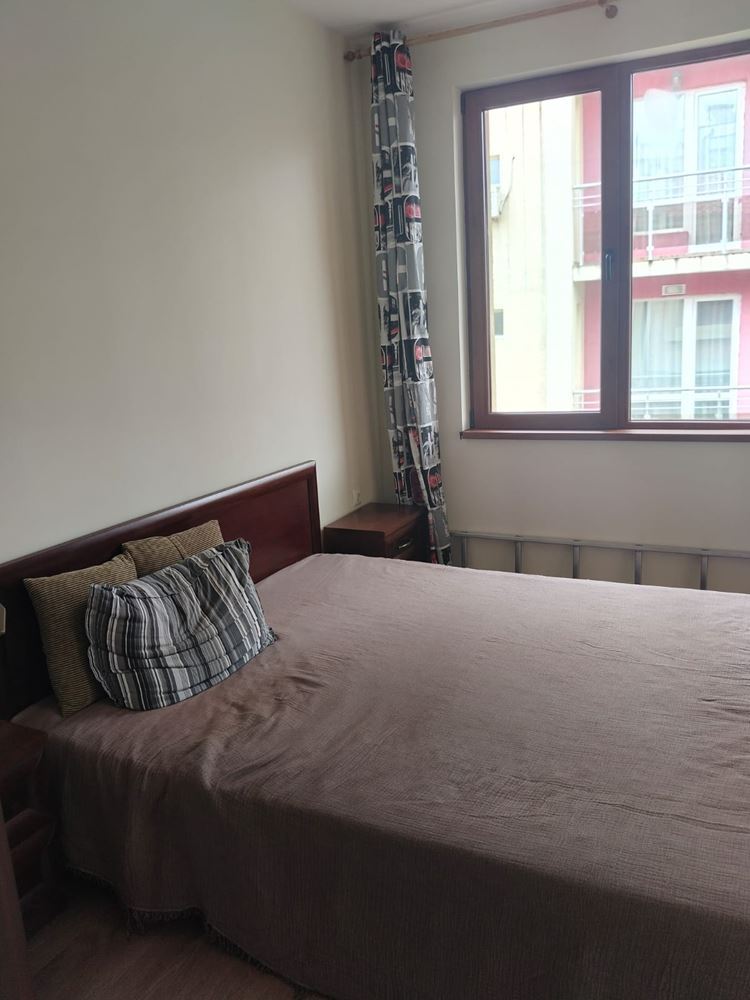 Geräumiges dreistöckiges Einfamilienhaus im Zentrum von Ravda – Komfort, Prestige und vollständige Unabhängigkeit