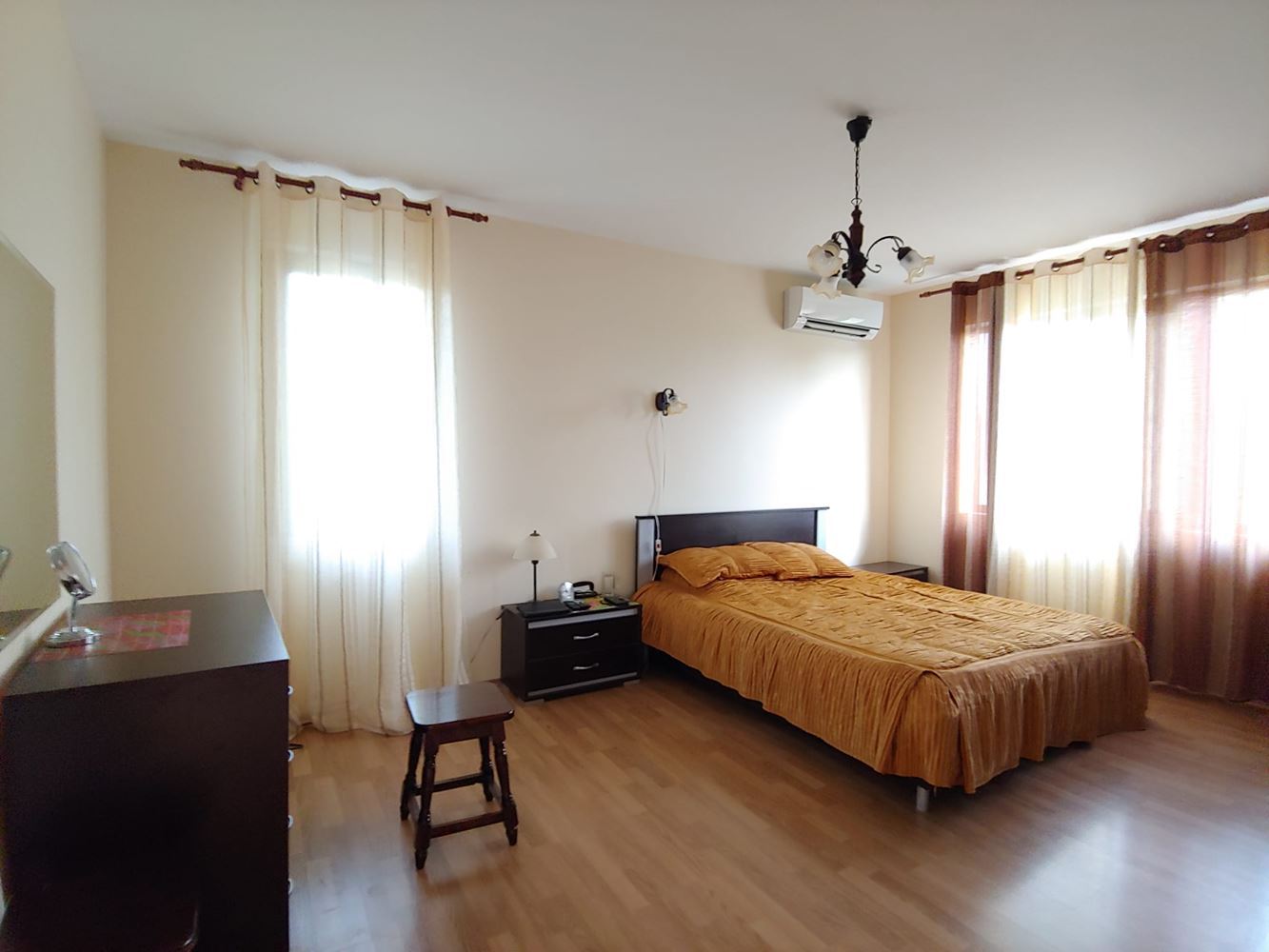 Geräumiges zweistöckiges Haus mit großem Grundstück, Kamin, Sauna und Whirlpool im Dorf Drachevo