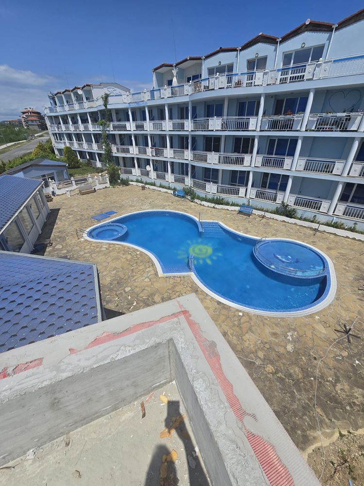 Luxuriöses geräumiges Haus mit Panoramaterrassen und eigenem Garten in einer modernen Anlage am Meer